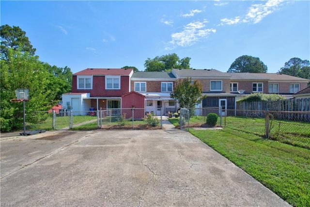 5207 Clover Hill DR, Portsmouth, VA 23703