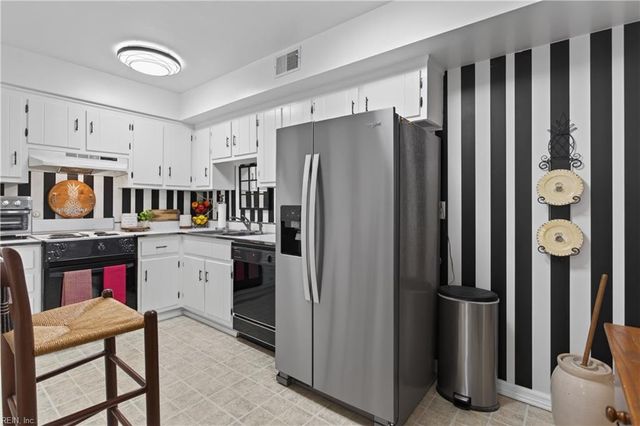 5207 Clover Hill DR, Portsmouth, VA 23703