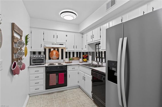 5207 Clover Hill DR, Portsmouth, VA 23703