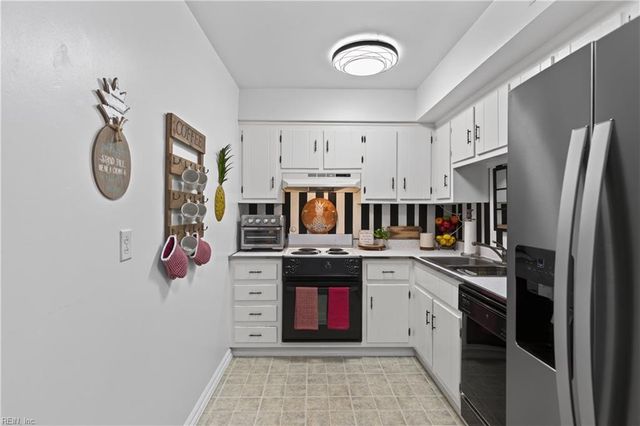 5207 Clover Hill DR, Portsmouth, VA 23703