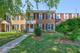5207 Clover Hill DR, Portsmouth, VA 23703
