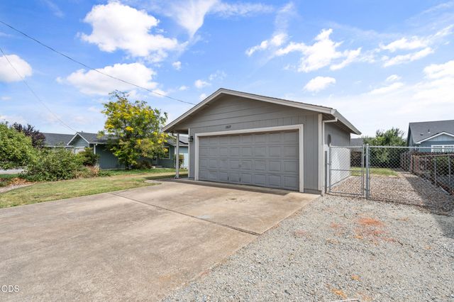 1827 Lillian Street, Medford, OR 97501