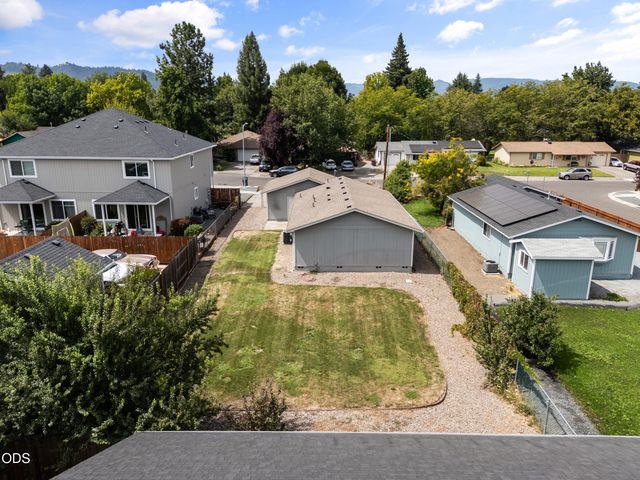 1827 Lillian Street, Medford, OR 97501