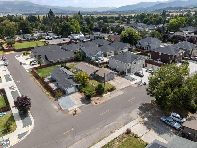 1827 Lillian Street, Medford, OR 97501