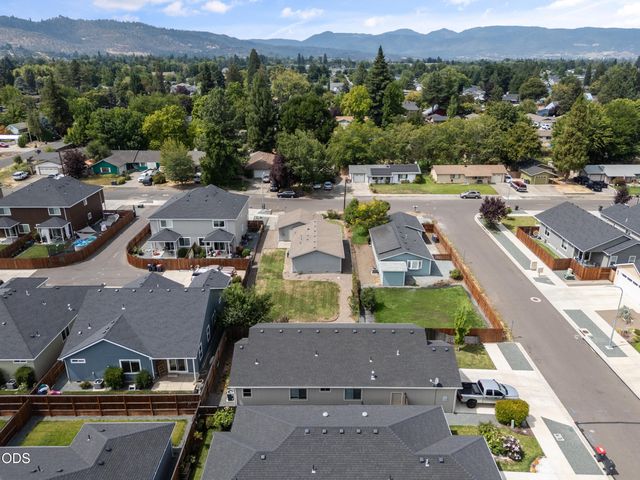 1827 Lillian Street, Medford, OR 97501