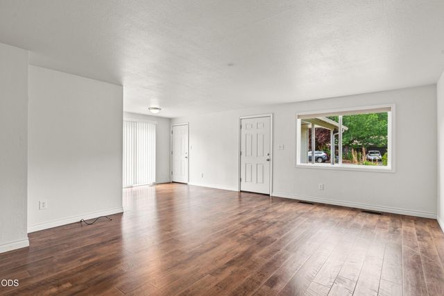 1827 Lillian Street, Medford, OR 97501