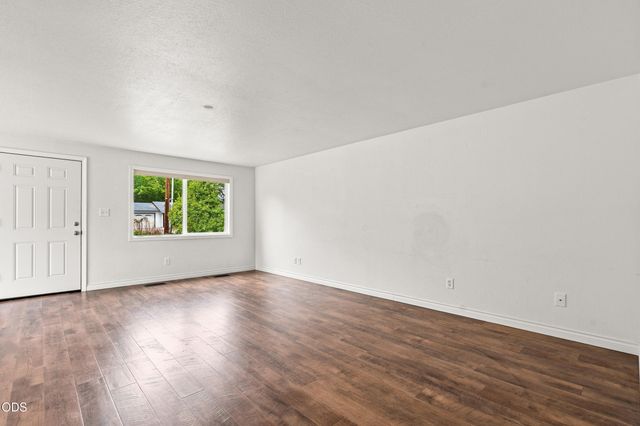 1827 Lillian Street, Medford, OR 97501