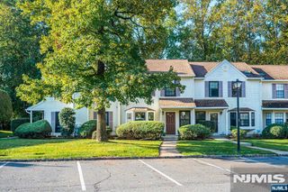 3302 Stonehedge Road 3302, Edison, NJ 08820