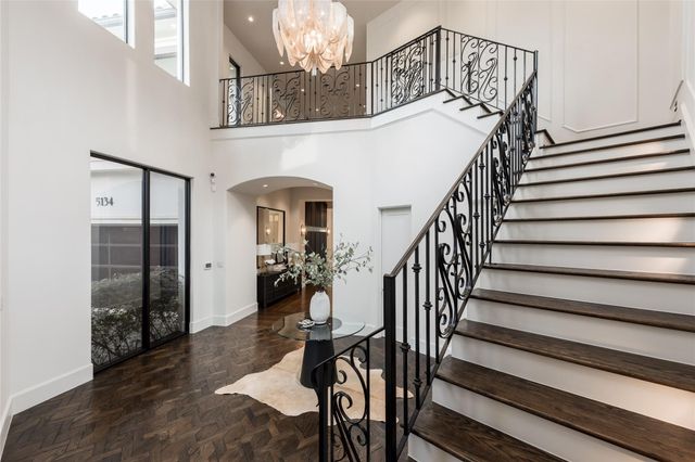 5134 Huckleberry Circle, Houston, TX 77056