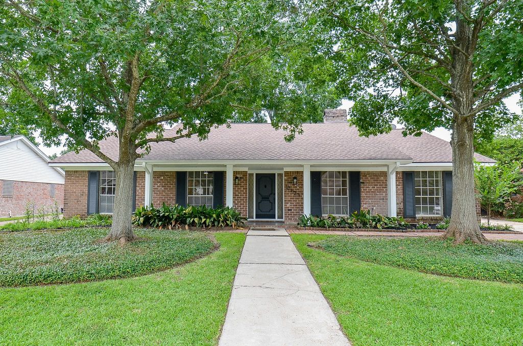 10623 Longmont Drive, Houston, TX 77042