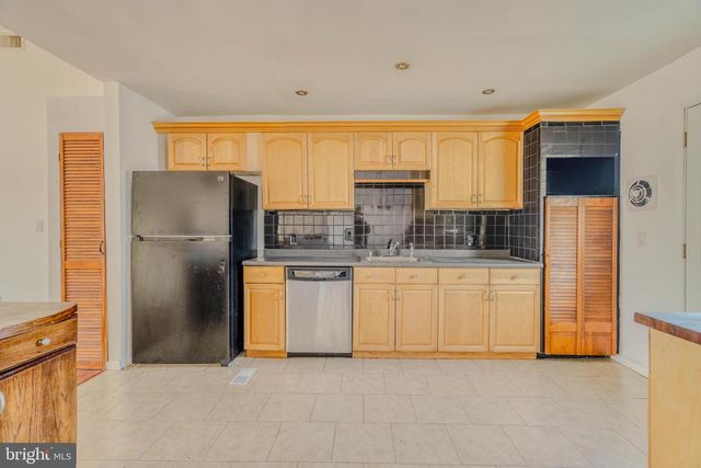 619 HOLLY LN, Mount Holly, NJ 08060