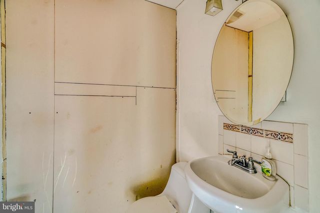 619 HOLLY LN, Mount Holly, NJ 08060