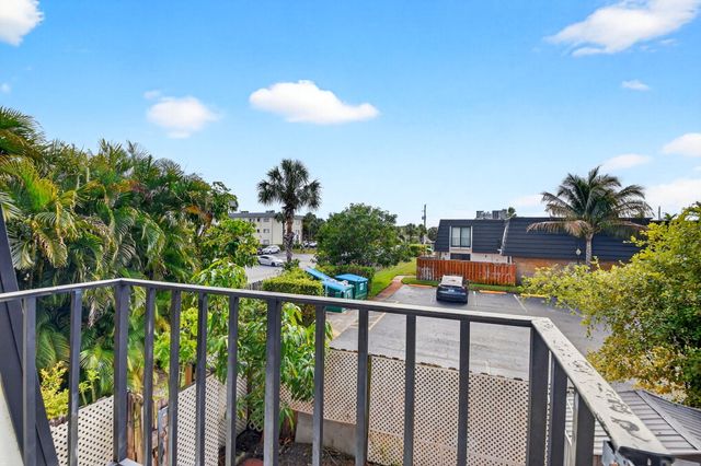 136 Woodland Road, Palm Springs, FL 33461