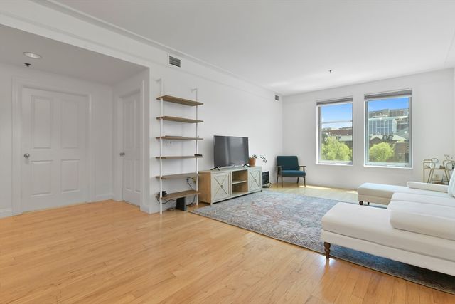 1597 Washington St 406, Boston, MA 02118