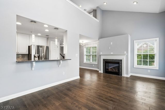 811 Donato Cir, Scotch Plains Twp., NJ 07076