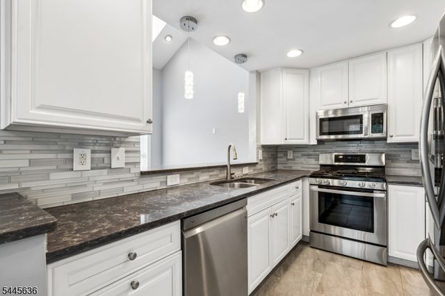 811 Donato Cir, Scotch Plains Twp., NJ 07076