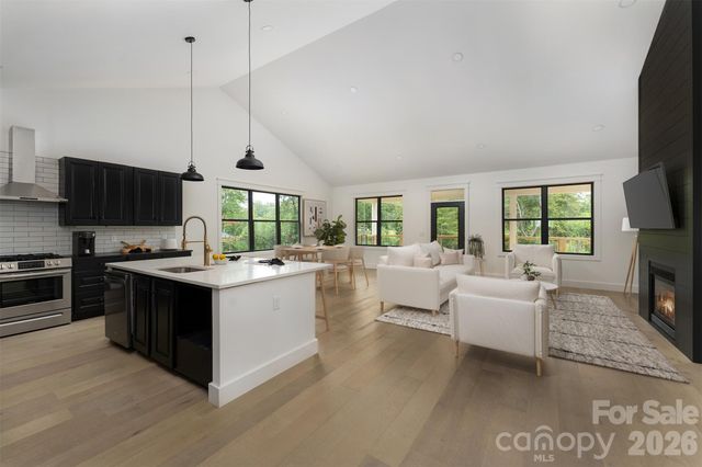 808 Maybank Drive, Hendersonville, NC 28739
