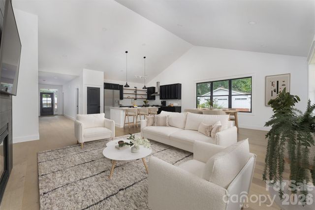 808 Maybank Drive, Hendersonville, NC 28739