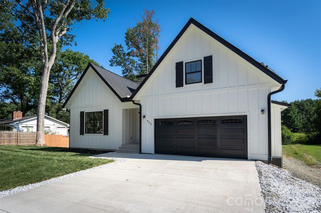 808 Maybank Drive, Hendersonville, NC 28739