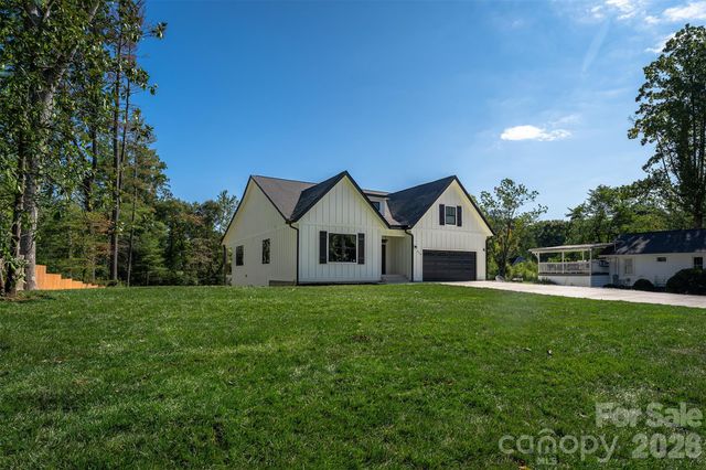 808 Maybank Drive, Hendersonville, NC 28739