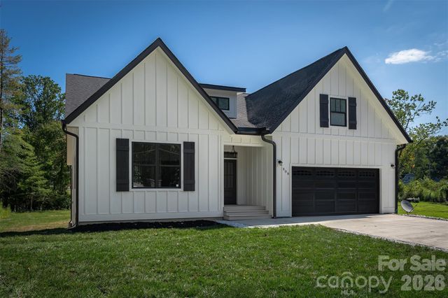 808 Maybank Drive, Hendersonville, NC 28739