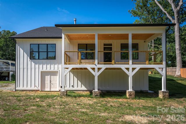 808 Maybank Drive, Hendersonville, NC 28739