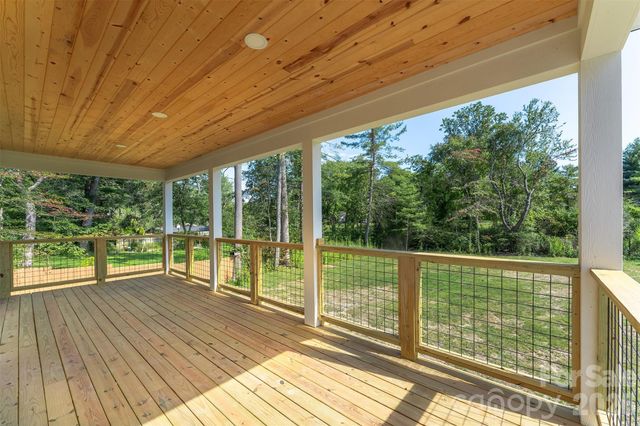808 Maybank Drive, Hendersonville, NC 28739