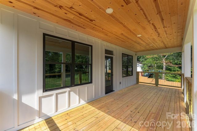 808 Maybank Drive, Hendersonville, NC 28739