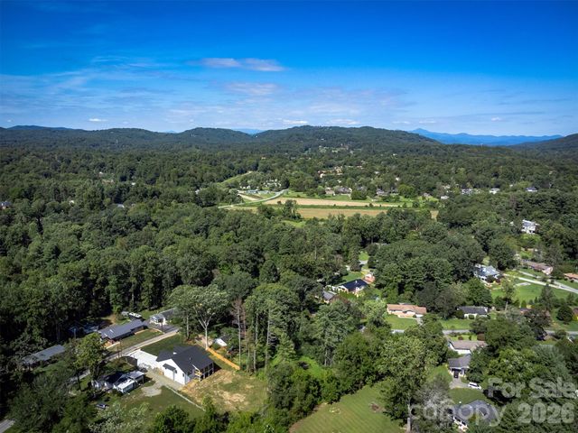 808 Maybank Drive, Hendersonville, NC 28739