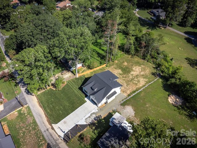 808 Maybank Drive, Hendersonville, NC 28739