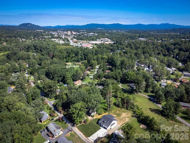808 Maybank Drive, Hendersonville, NC 28739