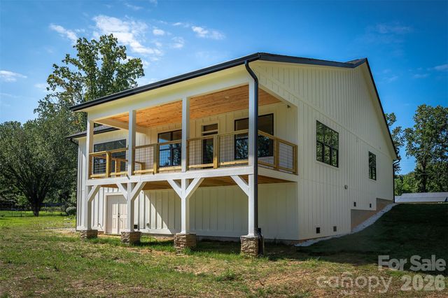 808 Maybank Drive, Hendersonville, NC 28739