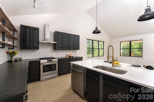 808 Maybank Drive, Hendersonville, NC 28739