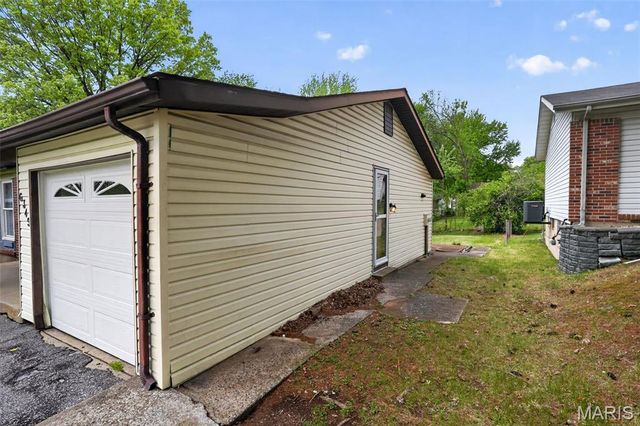 6349 Honey Bee Court, Florissant, MO 63033