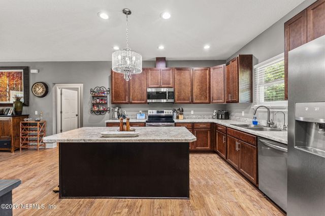 236 S 7TH Street, Macclenny, FL 32063
