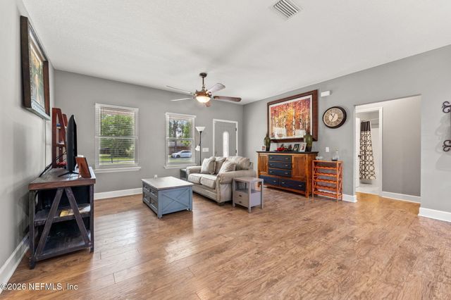 236 S 7TH Street, Macclenny, FL 32063