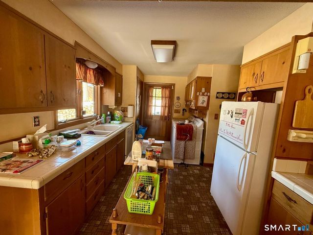 9 Dara Lane, Granby, CT 06060