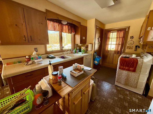 9 Dara Lane, Granby, CT 06060