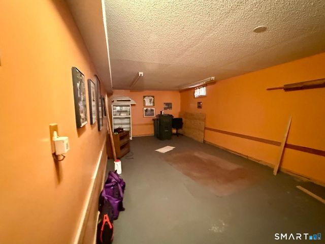 9 Dara Lane, Granby, CT 06060