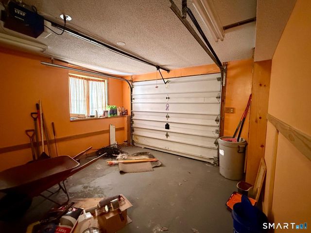 9 Dara Lane, Granby, CT 06060