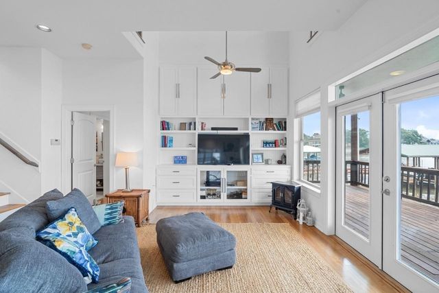 650 Dove Island, Livingston, TX 77351