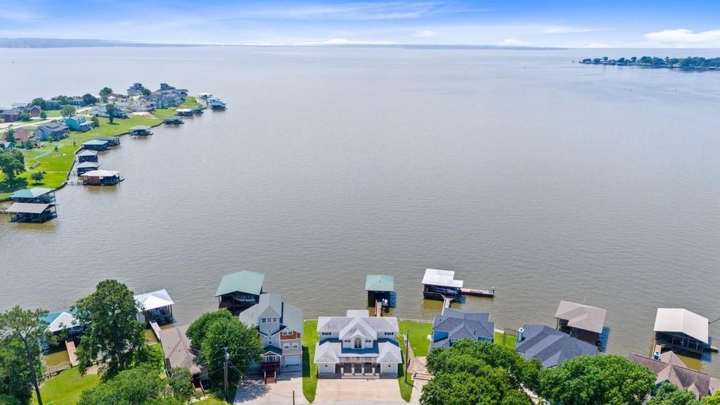 650 Dove Island, Livingston, TX 77351
