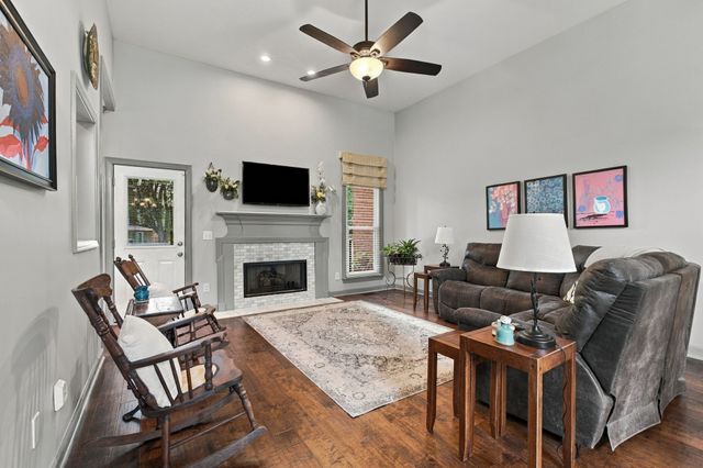 8207 Poplar Creek Rd, Nashville, TN 37221