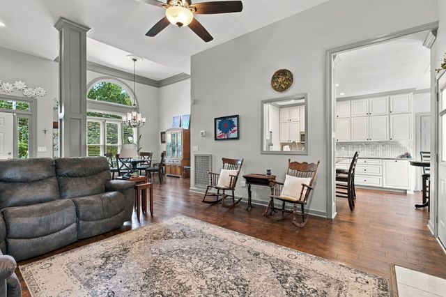 8207 Poplar Creek Rd, Nashville, TN 37221