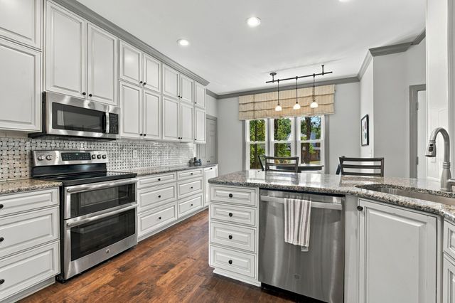 8207 Poplar Creek Rd, Nashville, TN 37221
