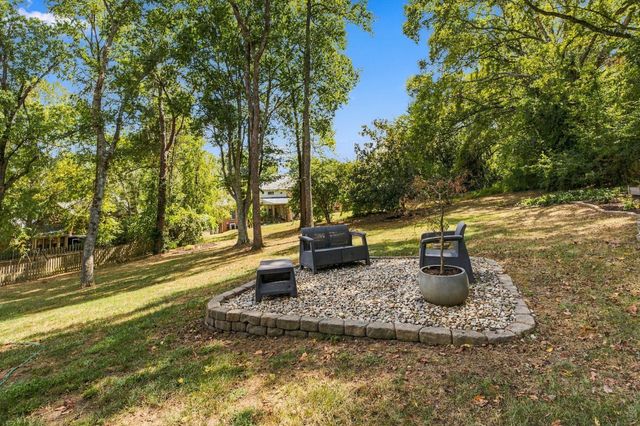 8207 Poplar Creek Rd, Nashville, TN 37221