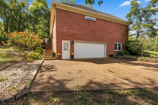 8207 Poplar Creek Rd, Nashville, TN 37221