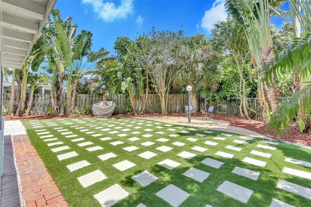 222 SE 11th Ct, Deerfield Beach, FL 33441