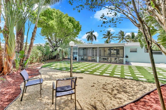 222 SE 11th Ct, Deerfield Beach, FL 33441