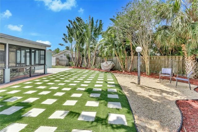 222 SE 11th Ct, Deerfield Beach, FL 33441